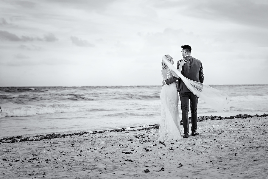 Tulum-Destination-Wedding-at-Akiin-Beach_0001.jpg